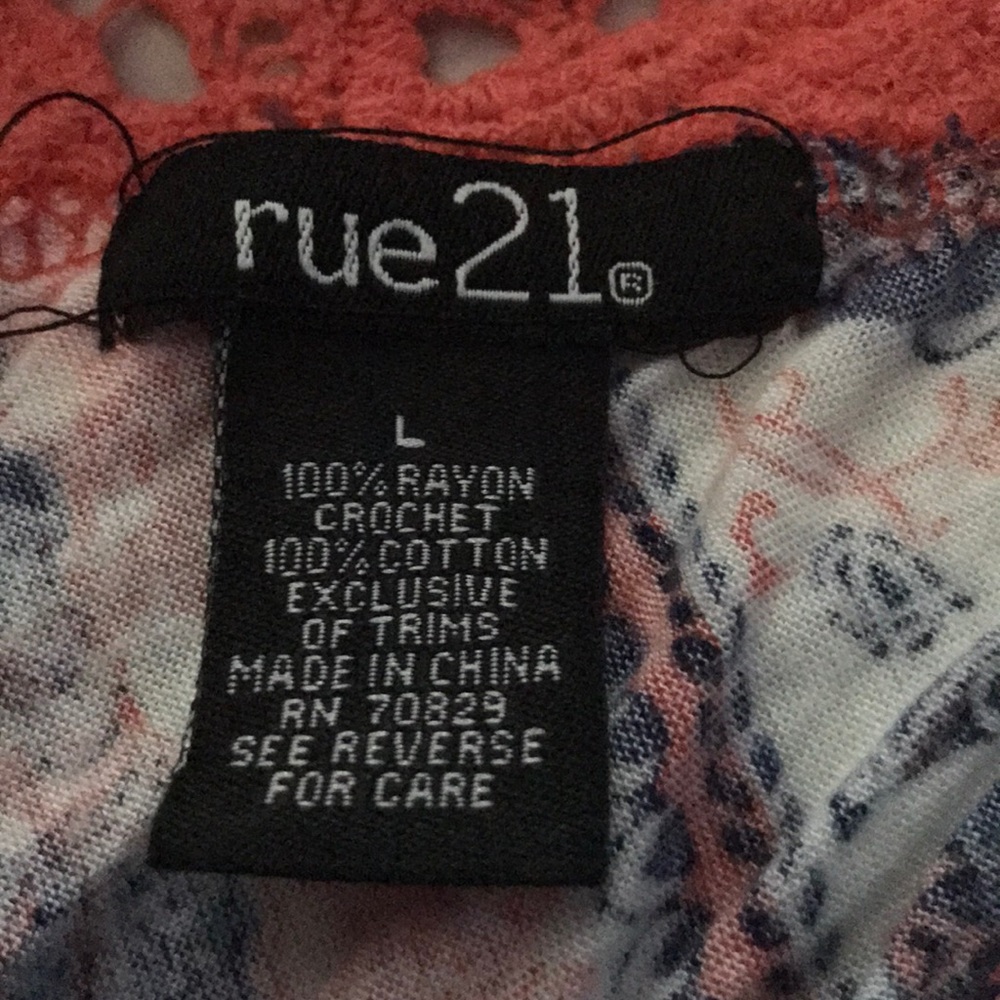 EXCELLENT CONDITION Large Soft Blouse - Picture 2 of 3